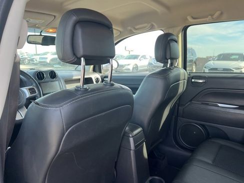 Used 2017 Jeep Compass Latitude image 11