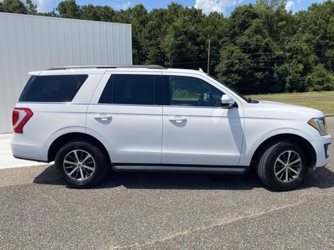 Used 2020 Ford Expedition XLT w/ Equipment Group 201A AWD/4WD image 8