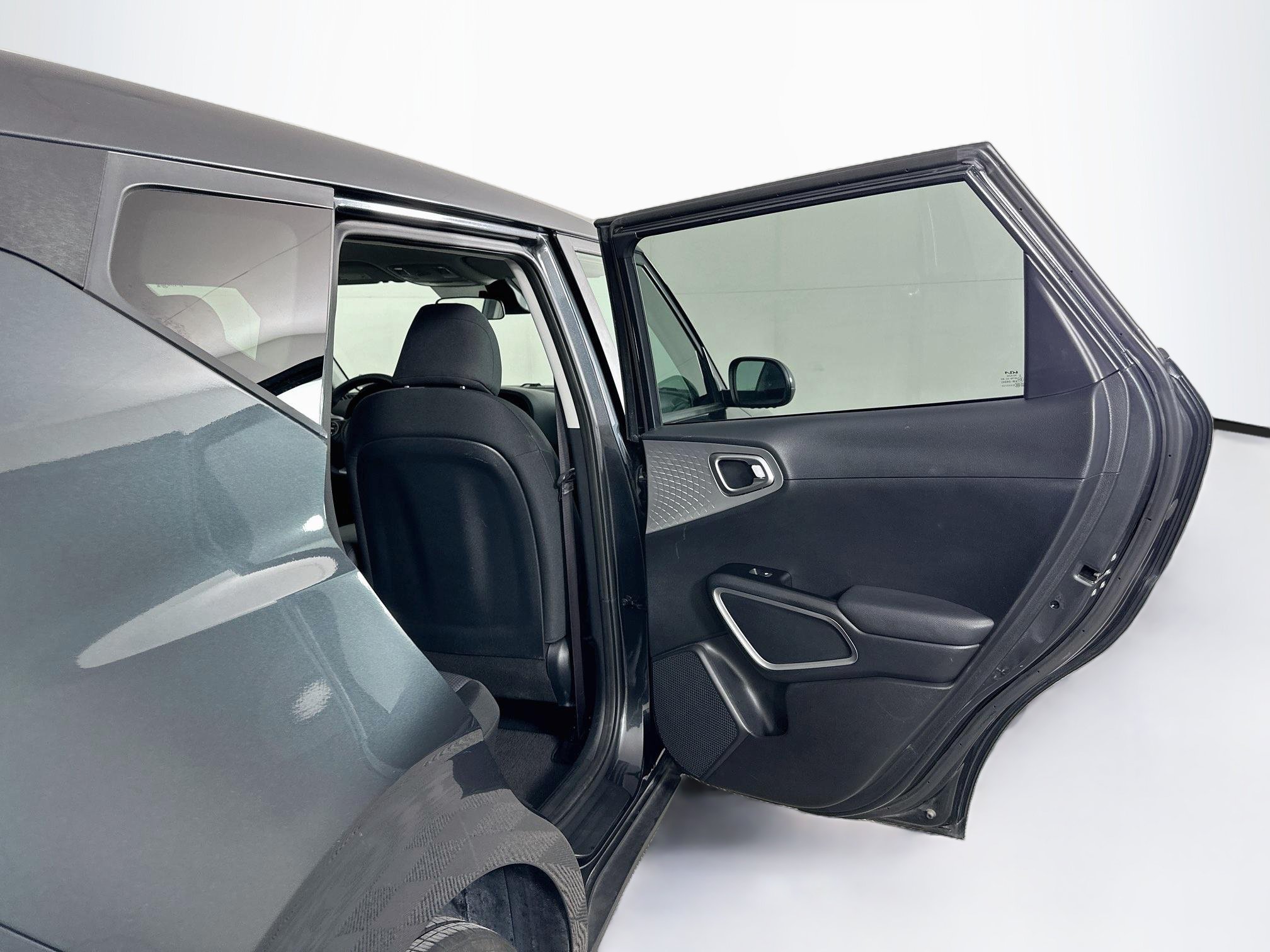 Used 2025 Kia Soul LX w/ LX Technology Package FWD image 28