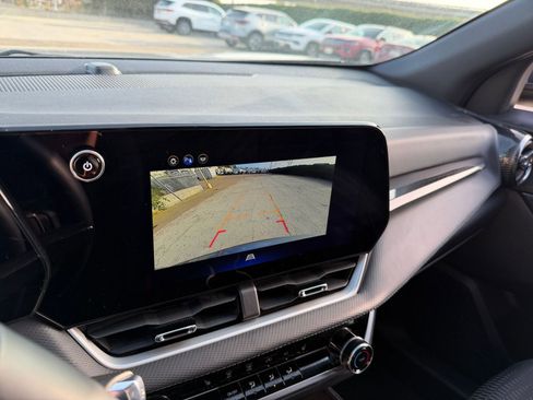 Used 2025 Chevrolet Equinox LT image 17