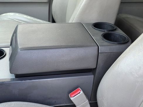 Used 2010 Ford Expedition XLT image 7