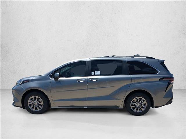 Used 2026 Toyota Sienna XLE FWD image 5