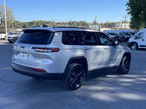 New 2025 Jeep Grand Cherokee L Altitude image 8