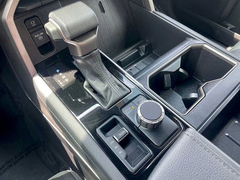 Used 2025 Toyota Tundra Limited AWD/4WD image 18