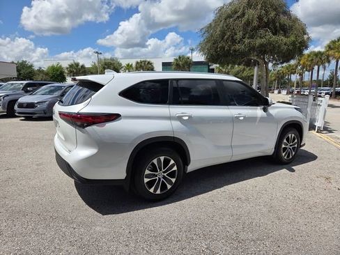Used 2023 Toyota Highlander XLE image 14