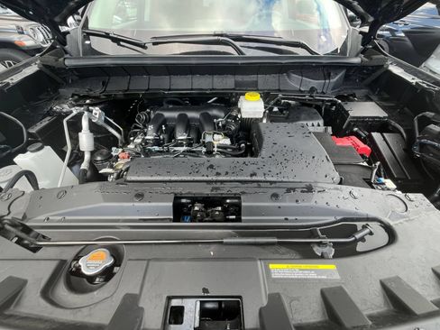 Used 2025 Nissan Pathfinder SV FWD image 35
