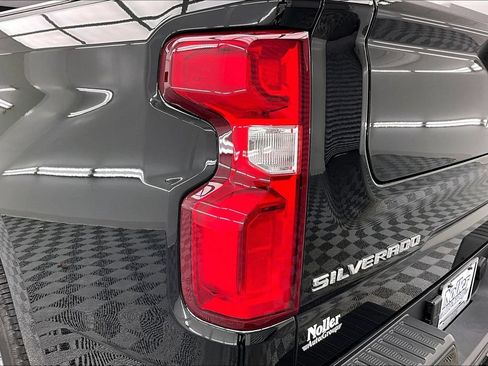 Used 2024 Chevrolet Silverado 1500 High Country w/ High Country Premium Package AWD/4WD image 31