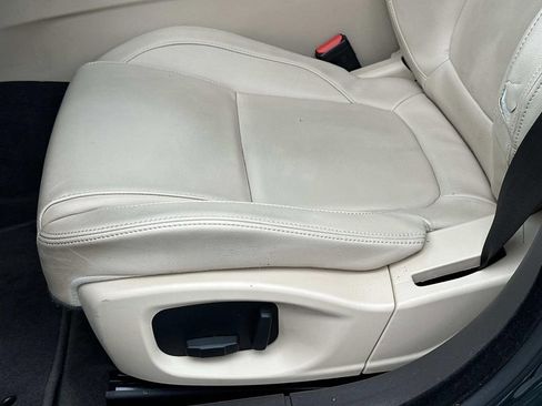 Used 2017 Jaguar XF Premium RWD image 17