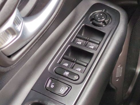 Used 2018 Jeep Renegade Limited w/ UConnect 8.4 Nav Group image 24