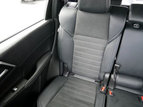 Used 2025 Mitsubishi Outlander SE image 12