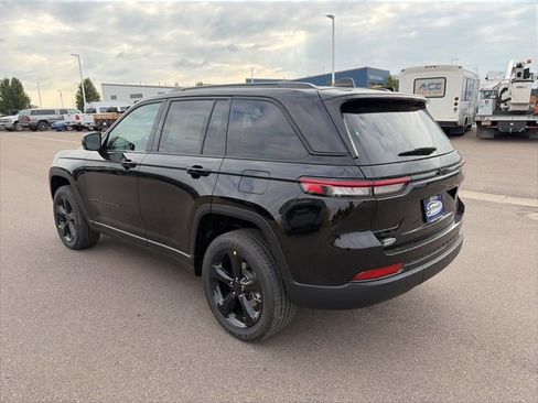 New 2025 Jeep Grand Cherokee Laredo image 7