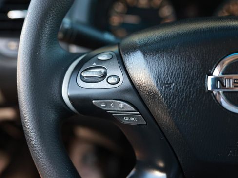 Used 2014 Nissan Pathfinder S image 28