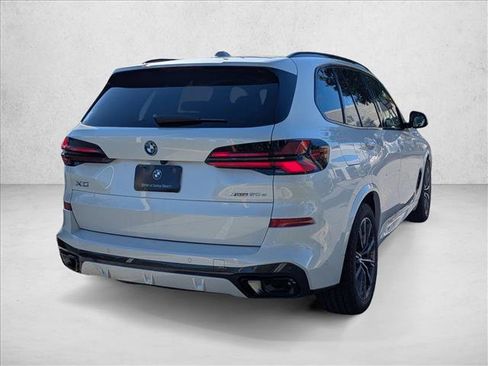 New 2026 BMW X5 xDrive50e image 2