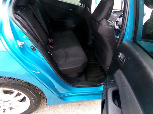 Used 2022 Toyota Prius Prime Limited image 21