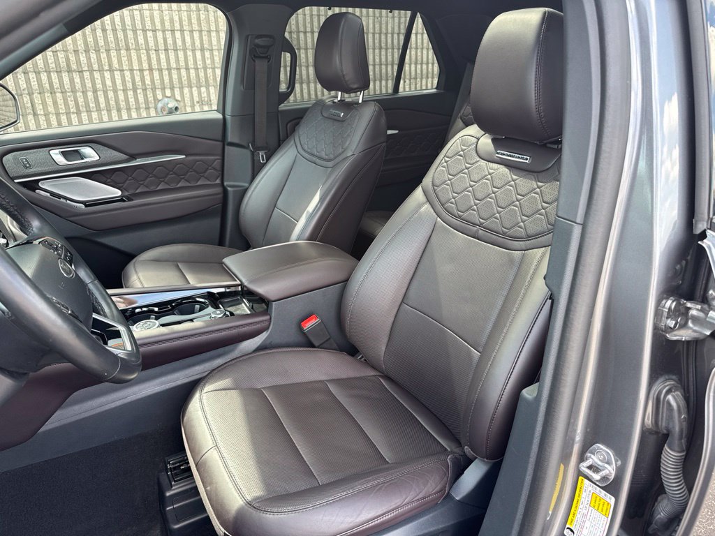Used 2025 Ford Explorer Platinum w/ Ultimate Package AWD/4WD image 25