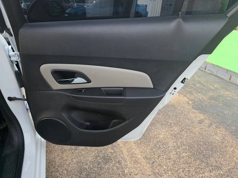 Used 2016 Chevrolet Cruze LS FWD image 17