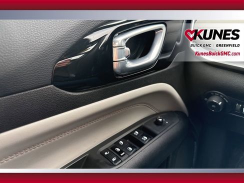 Used 2025 Jeep Compass Limited image 28