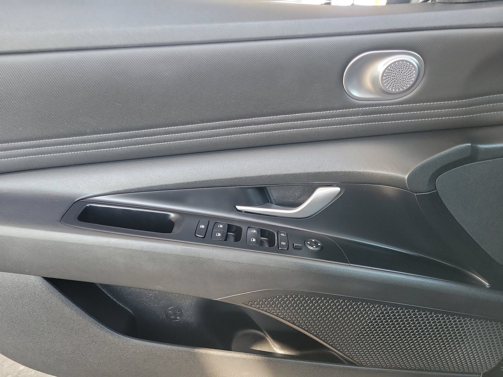 Used 2023 Hyundai Elantra SEL w/ Convenience Package FWD image 21