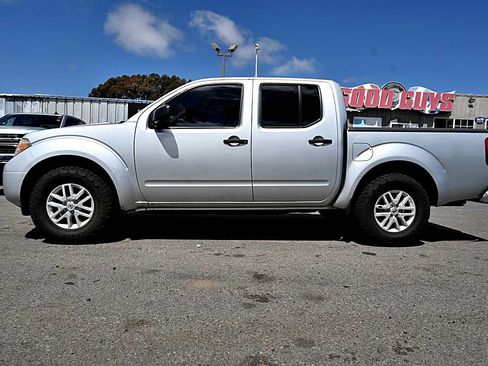 Used 2016 Nissan Frontier SV RWD image 3