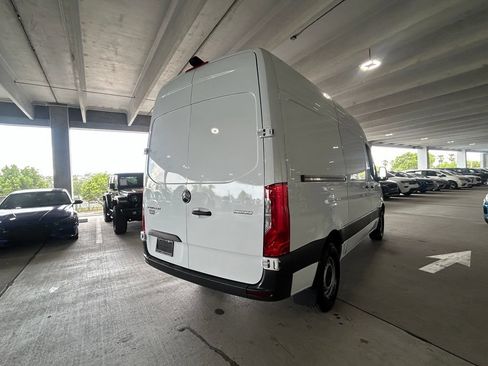Used 2025 Mercedes-Benz Sprinter 2500 image 5
