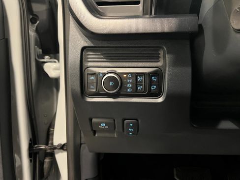 Used 2025 Ford F350 Platinum w/ FX4 Off-Road Package AWD/4WD image 15