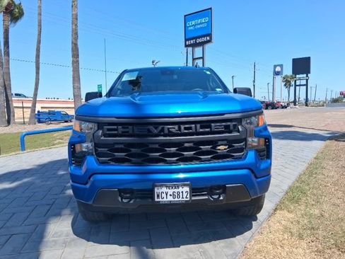 Used 2023 Chevrolet Silverado 1500 Custom AWD/4WD image 2
