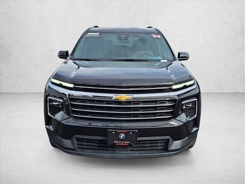 Used 2024 Chevrolet Traverse LT image 2