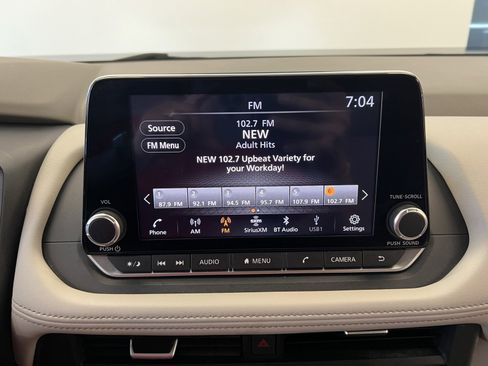 Used 2023 Nissan Rogue SV image 15