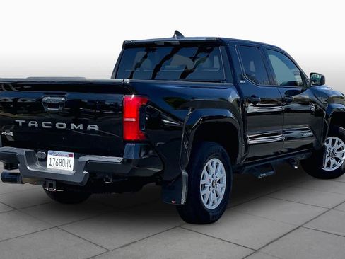 Used 2025 Toyota Tacoma SR5 AWD/4WD image 11