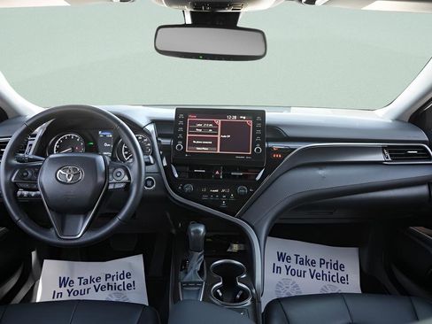 Used 2023 Toyota Camry SE w/ Cold Weather Package FWD image 17