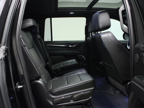 Used 2023 GMC Yukon XL Denali image 16