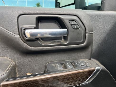 Used 2022 Chevrolet Silverado 2500 LT w/ Convenience Package image 9