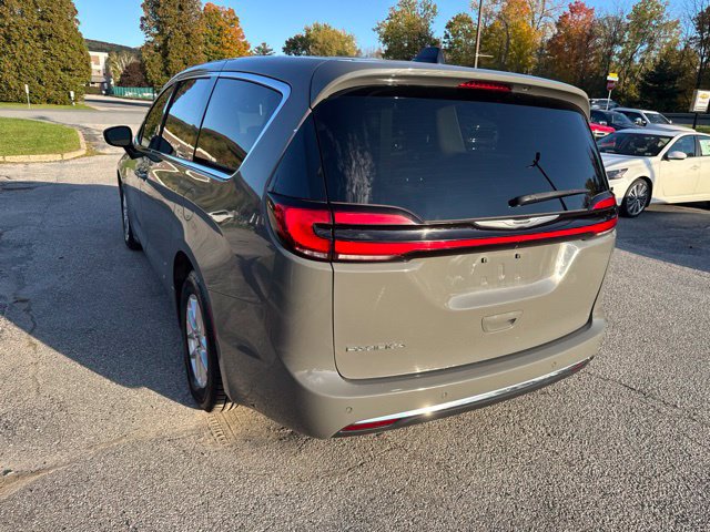 Used 2023 Chrysler Pacifica Touring-L FWD image 21