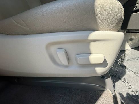 Used 2016 Toyota Sienna XLE Premium FWD image 25
