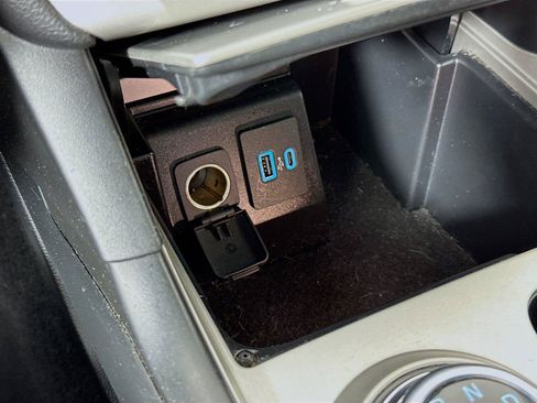 Used 2021 Ford Explorer XLT RWD image 15