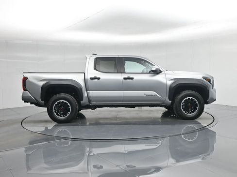 Used 2024 Toyota Tacoma TRD Off-Road image 28