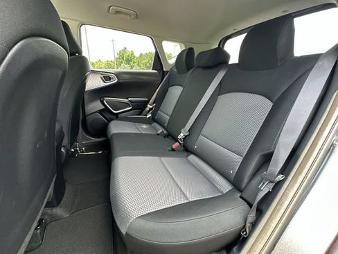 Used 2025 Kia Soul LX w/ LX Technology Package FWD image 21