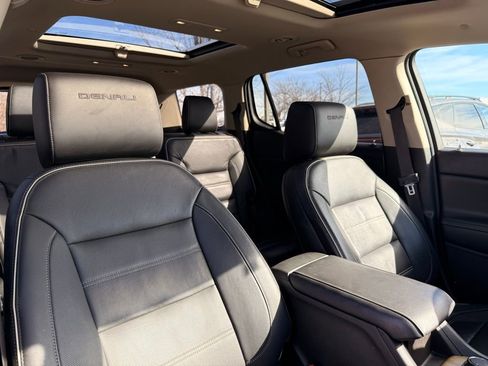 Used 2017 GMC Acadia Denali w/ Technology Package image 40