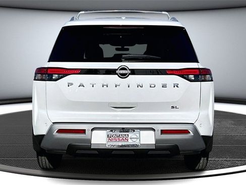 New 2025 Nissan Pathfinder SL image 4
