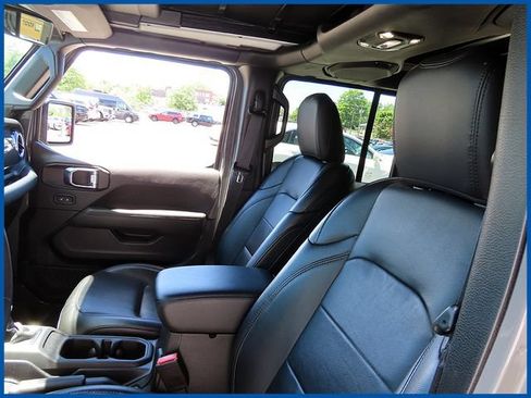 Used 2023 Jeep Wrangler Unlimited Sahara AWD/4WD image 14