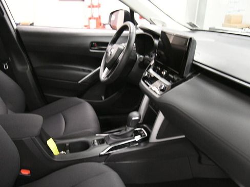 Certified 2023 Toyota Corolla Cross LE image 29