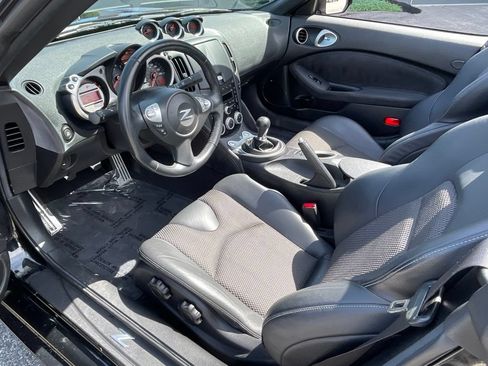 Used 2010 Nissan 370Z Touring RWD image 12