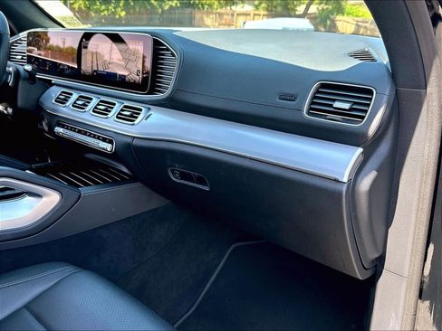 Used 2024 Mercedes-Benz GLS 450 4MATIC image 19