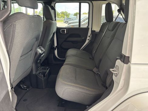 Used 2025 Jeep Wrangler Sahara image 25