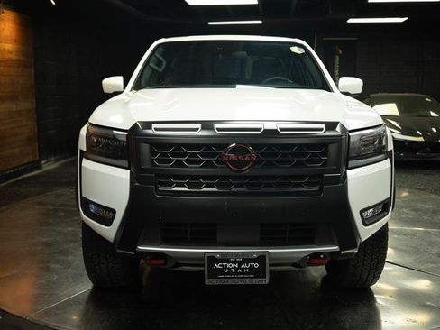Used 2026 Nissan Frontier PRO-4X AWD/4WD image 3
