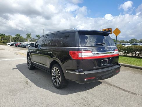 Used 2019 Lincoln Navigator Select image 3