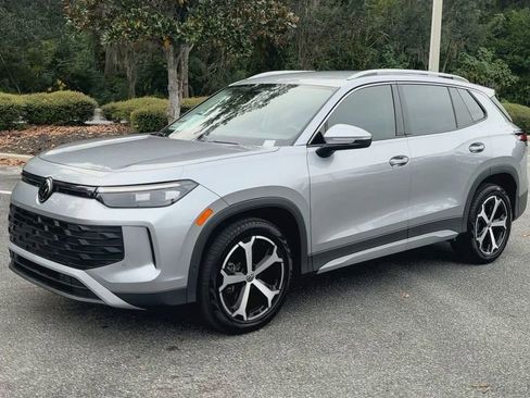 New 2025 Volkswagen Tiguan SE image 4