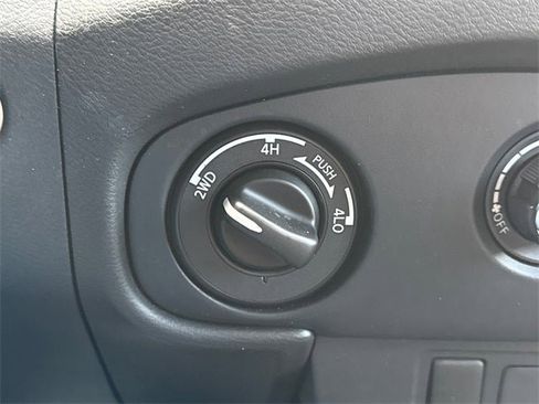 Used 2023 Nissan Frontier SV w/ Midnight Edition Package image 26