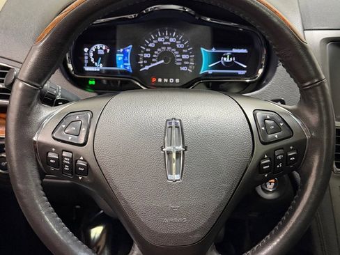 Used 2013 Lincoln MKT AWD image 16