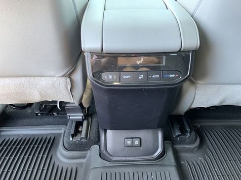 Used 2021 Toyota Highlander XLE image 33